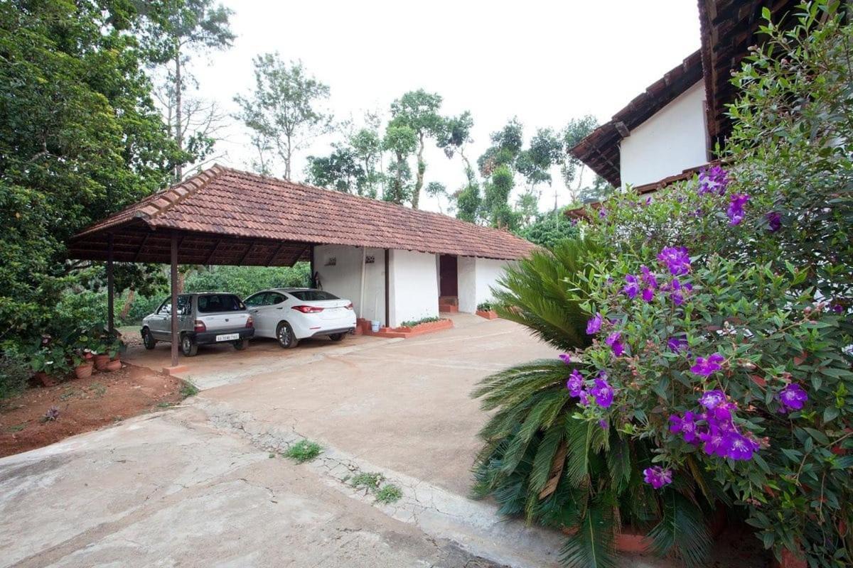 Sardar Bahadur'S Heritage Bungalow Estate Stay Napoklu Eksteriør billede