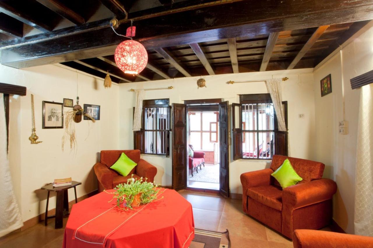 Sardar Bahadur'S Heritage Bungalow Estate Stay Napoklu Eksteriør billede