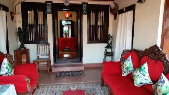 Sardar Bahadur'S Heritage Bungalow Estate Stay Napoklu Eksteriør billede