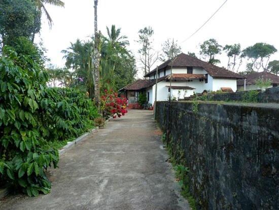Sardar Bahadur'S Heritage Bungalow Estate Stay Napoklu Eksteriør billede