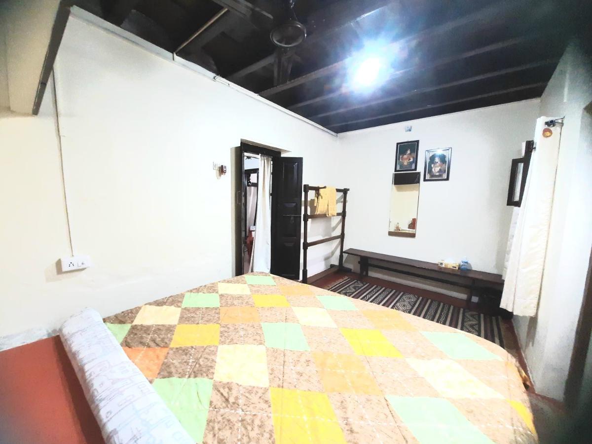 Sardar Bahadur'S Heritage Bungalow Estate Stay Napoklu Eksteriør billede