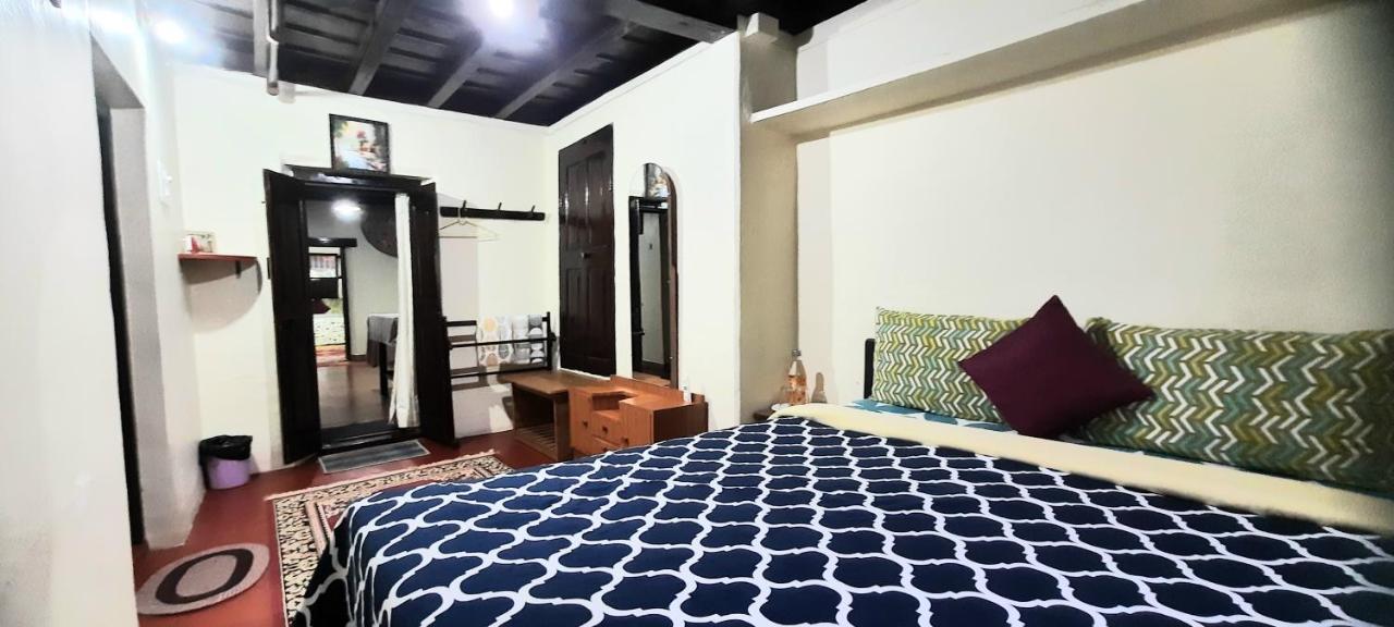 Sardar Bahadur'S Heritage Bungalow Estate Stay Napoklu Eksteriør billede