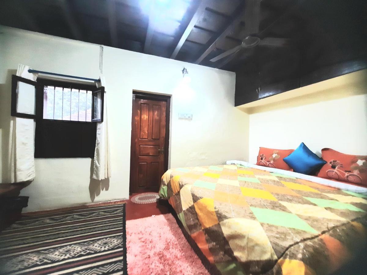 Sardar Bahadur'S Heritage Bungalow Estate Stay Napoklu Eksteriør billede