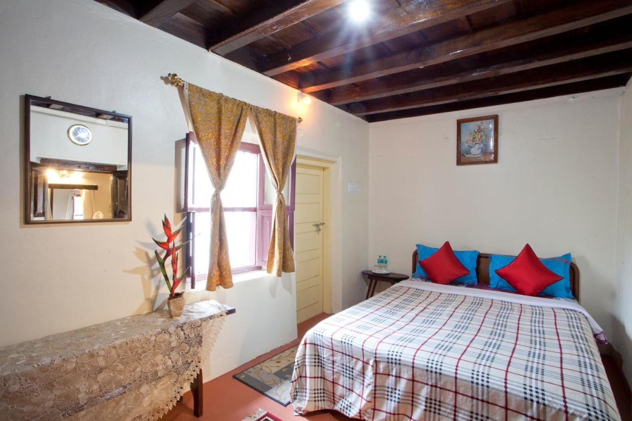 Sardar Bahadur'S Heritage Bungalow Estate Stay Napoklu Eksteriør billede